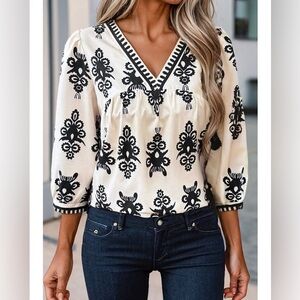 V-Neck + Geometric Print 3/4 Sleeve Blouse